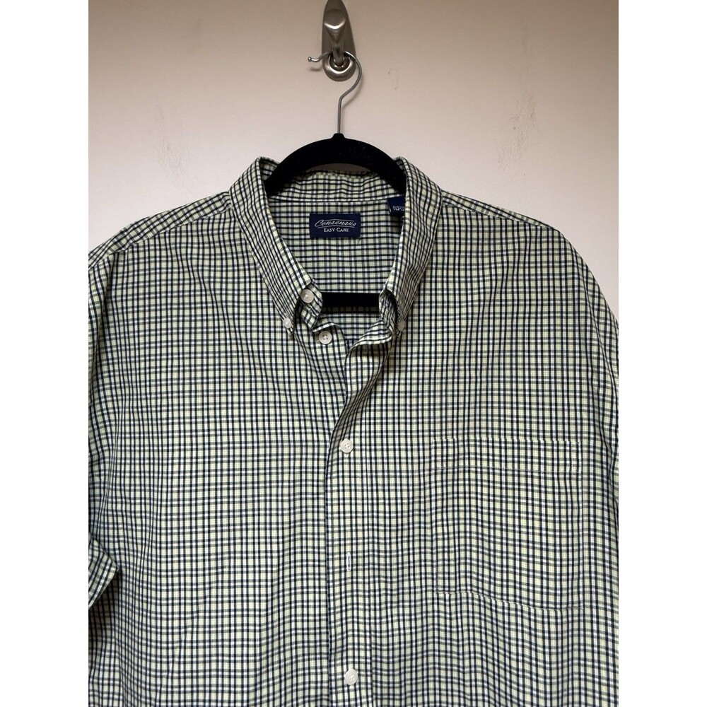 Consensus Shirt Mens XL Green White Plaid Button Up Short Sleeve Cotton